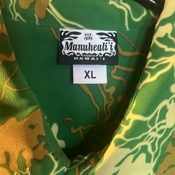 Manuhealii Men’s XL Button Down - Picture 2 of 3